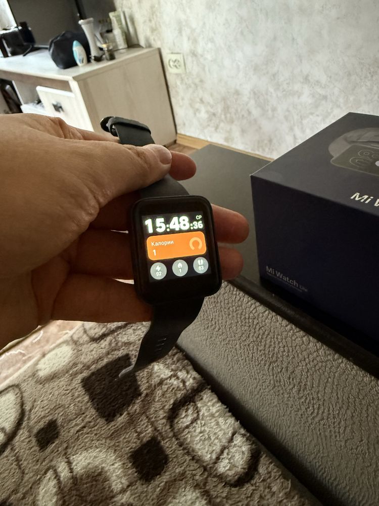 Продам смарт часы Mi Watch lite.