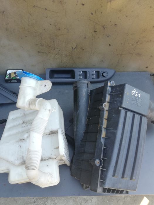 Vas lichid parbriz, carcasa filtru aer,panou butoane vw golf 5 plus