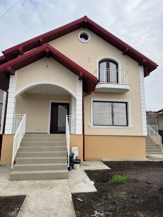 Casa de vanzare la 1,5 km de Letcani