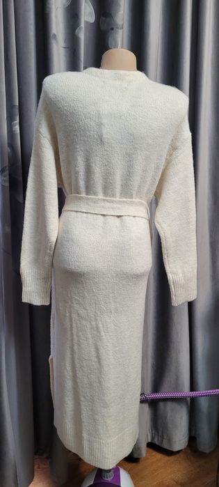 Cardigan nou cu etichetă, tricotat, lung.