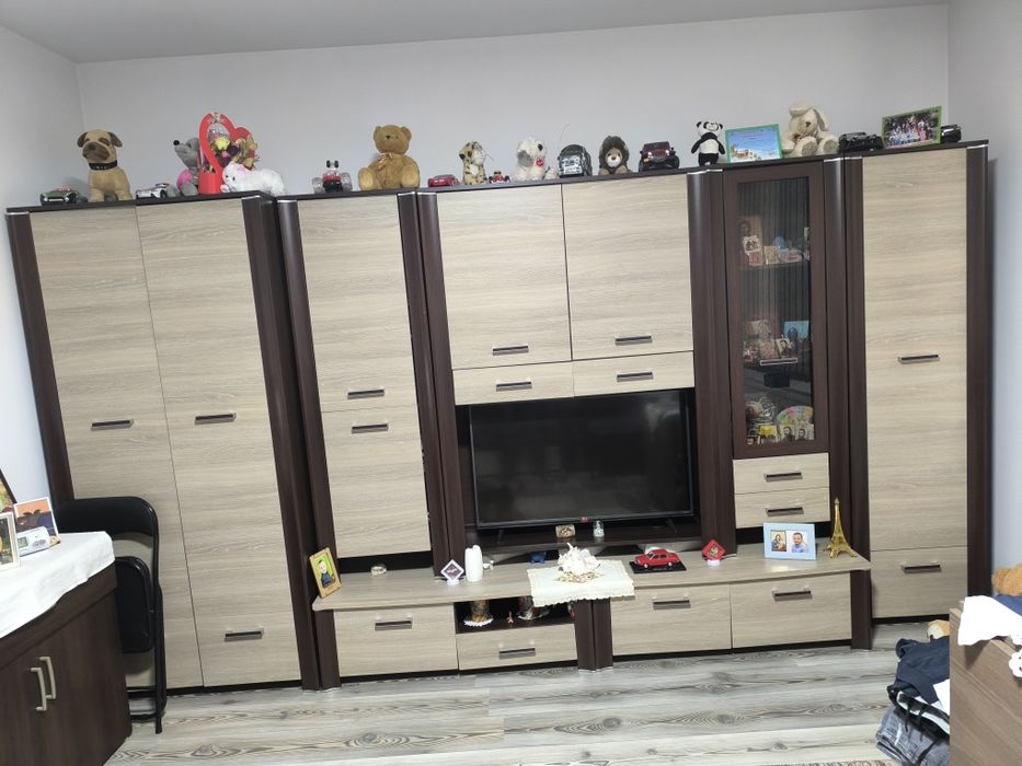 Vand mobilă de living