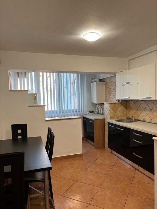 Închiriez apartament 67mp