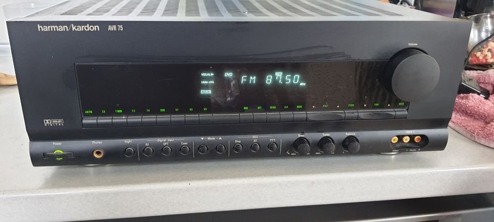 Продавам ресивър Harman kardon avr 75