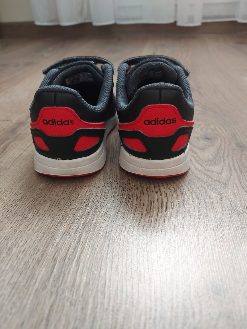 Маратонки adidas