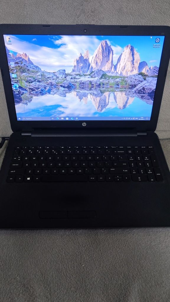 Лаптоп HP 15 инча / Ssd 256 / 12GB ram