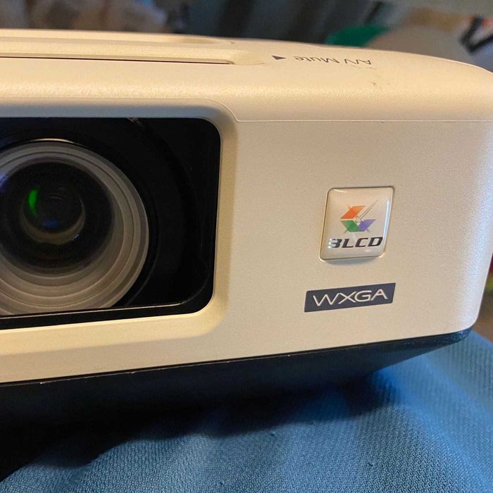 Videoproiector profesional Epson EB-1940W, 4200 lumeni, 3000:1
