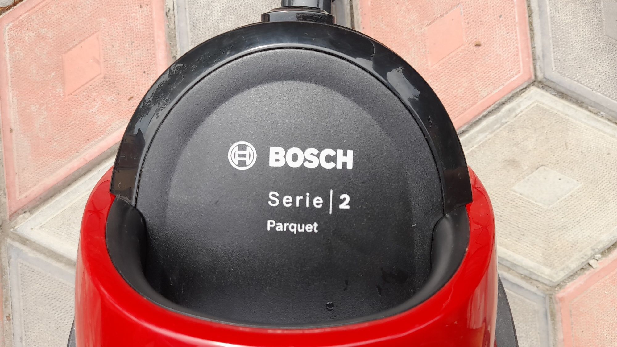 Vand aspirator BOSCH serie 2  fără sac aproape nou