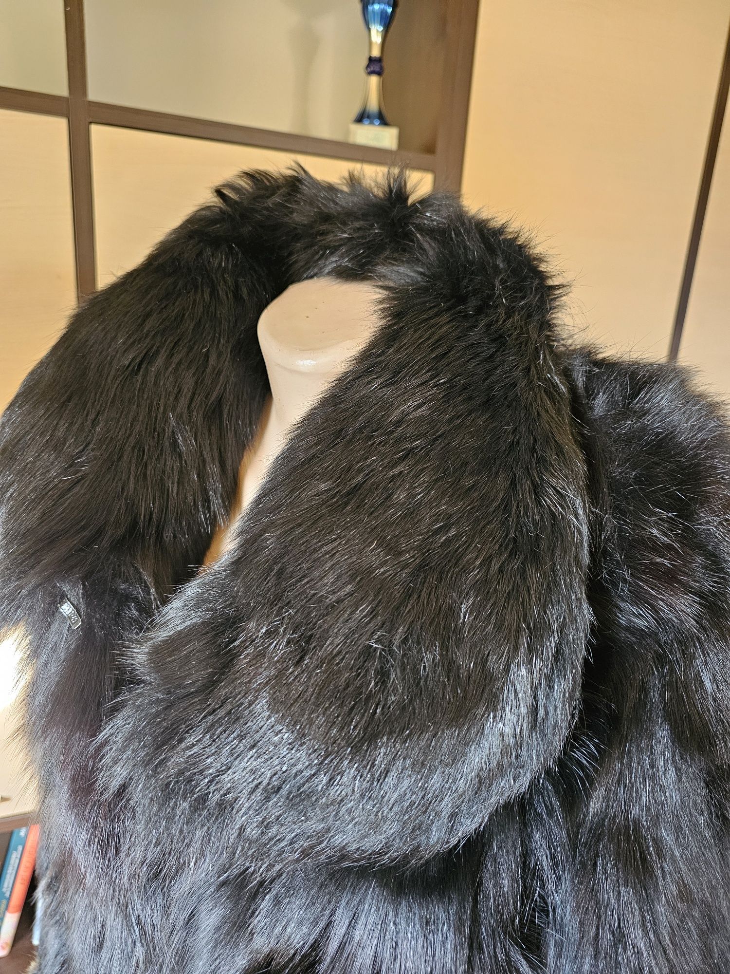 Haina blana vulpe neagra marimea 46marime 46