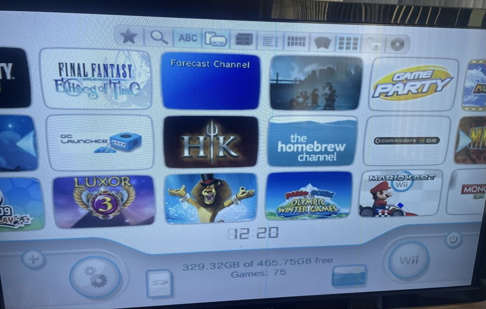Nintendo Wii с четири джойстка