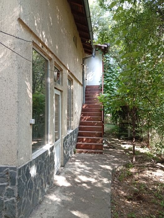 Дава се под наем Етаж от къща в София, Триъгълника - 50 кв.м за 402.9 € - Снимка #1