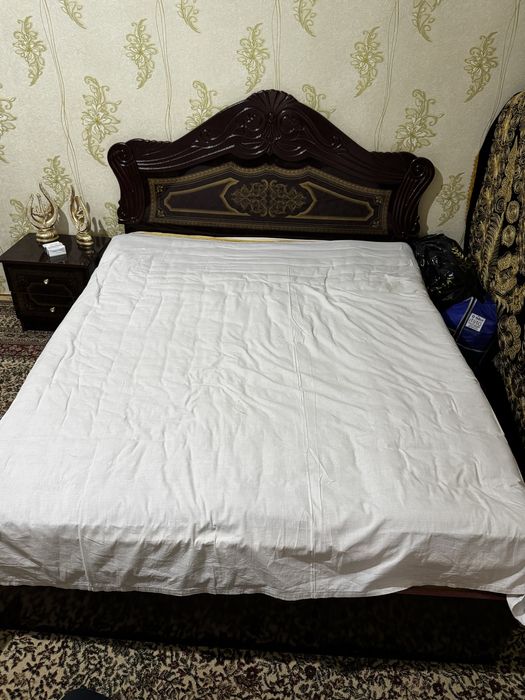 Кровать ва тримо сотилади