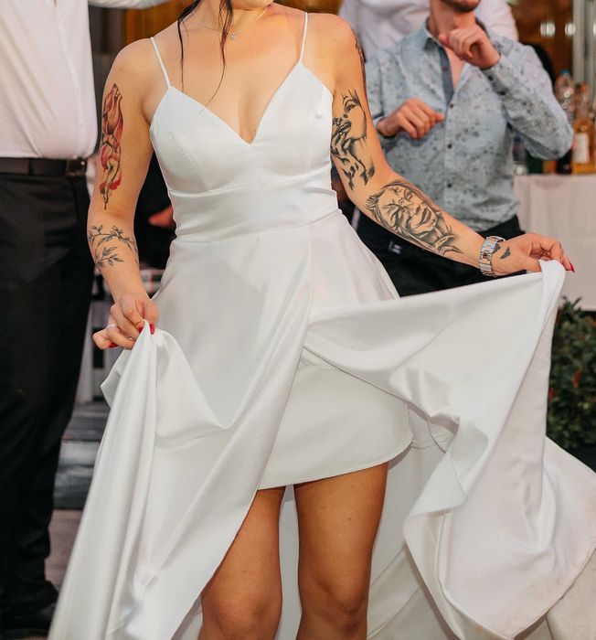 Сватбена рокля - американ сатен, семпла, елегантен дизайн