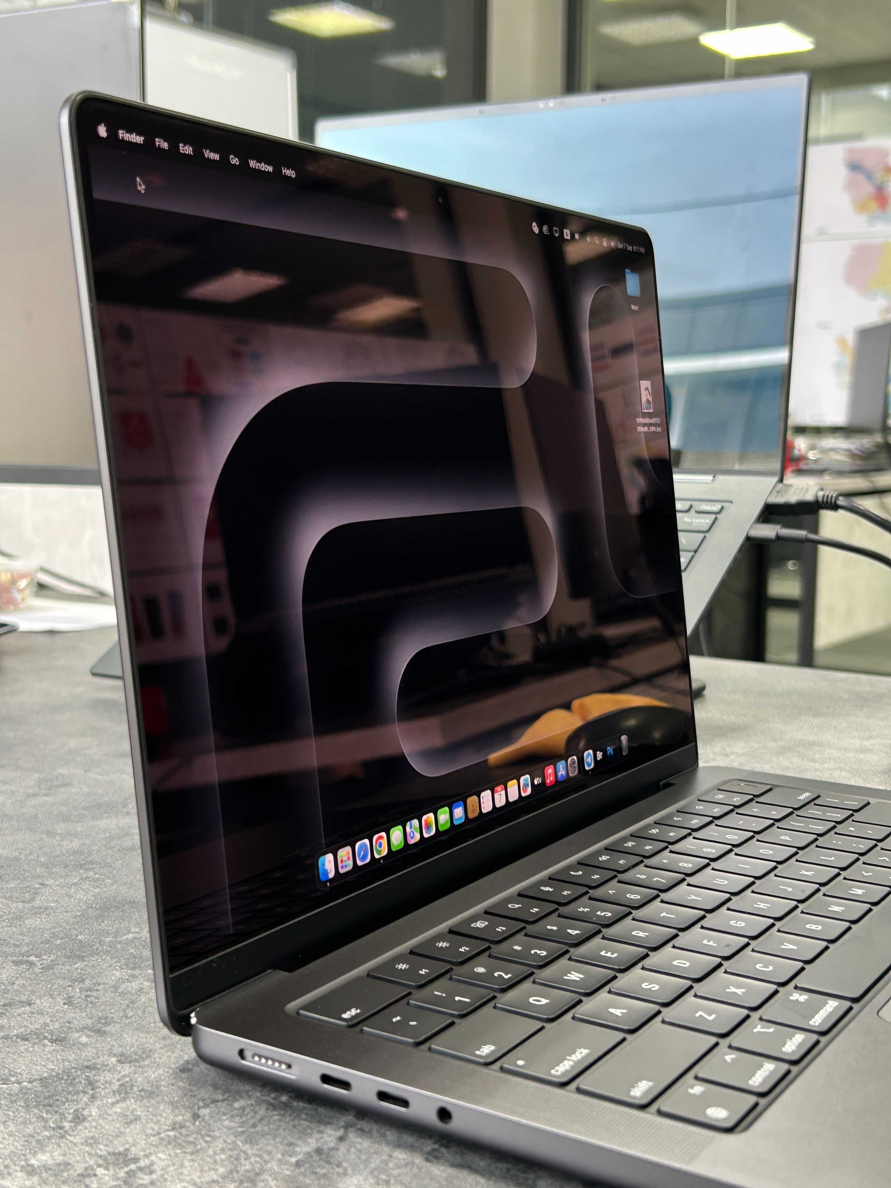 Macbook pro m4      макбук pro M4  makbuk sotiladi