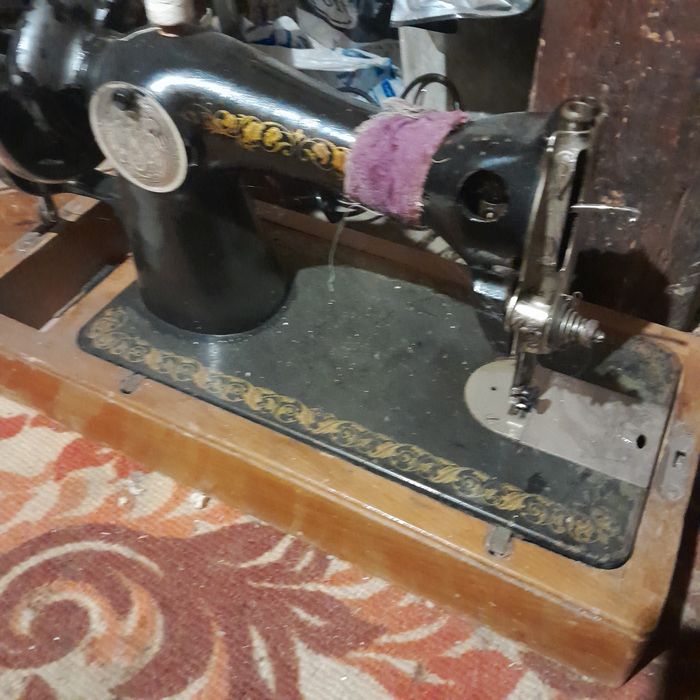 Швейная машина а