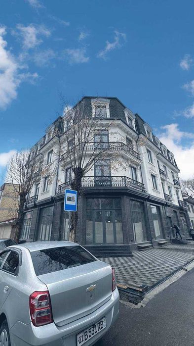 Сдается коммерческое помещение общей площадью 1800 кв.м