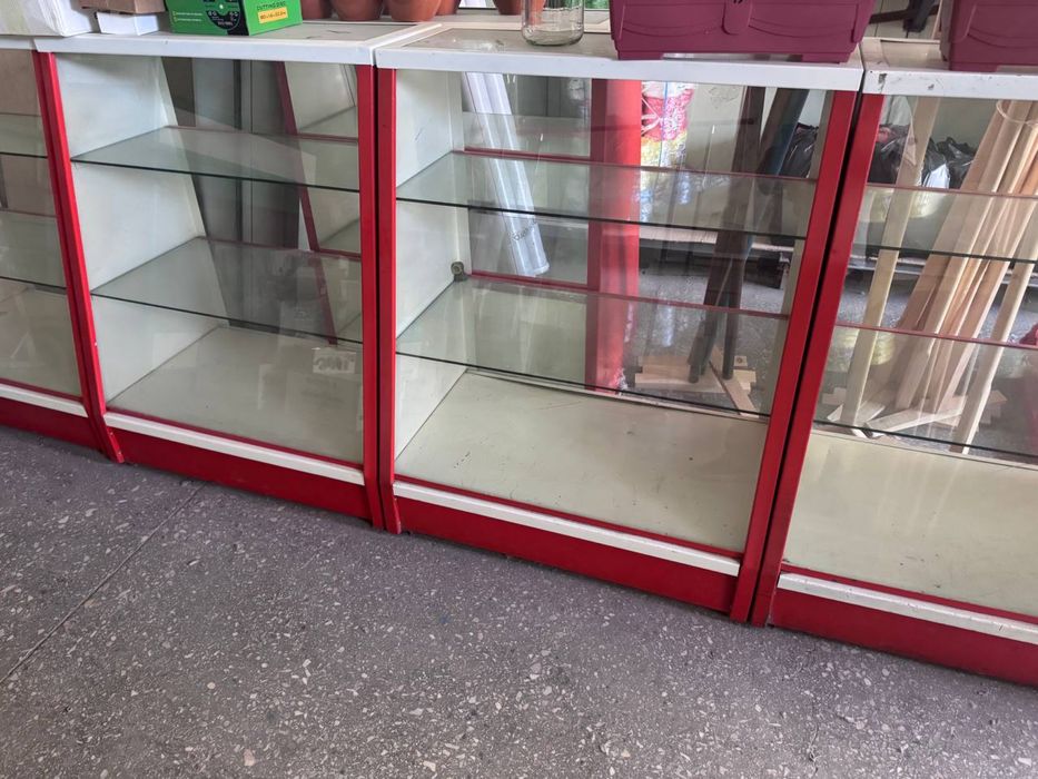 Продам стелаж турецкий  витрину бу ОЙНАЛИ ВИТРИНА, магазин учун б/у