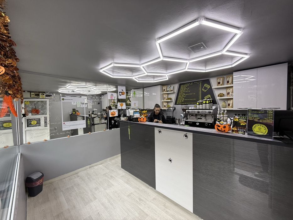 Mobilier cafenea , bar , complet utilat