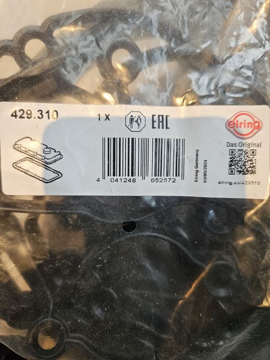 Vand cric ,cui remorcare cheie si garnitura capac motor.