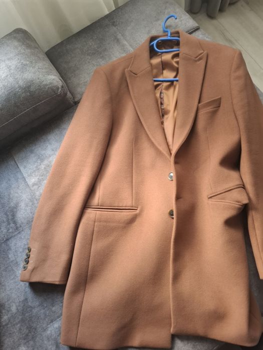 Vând palton  în stare foarte bună marimea 56