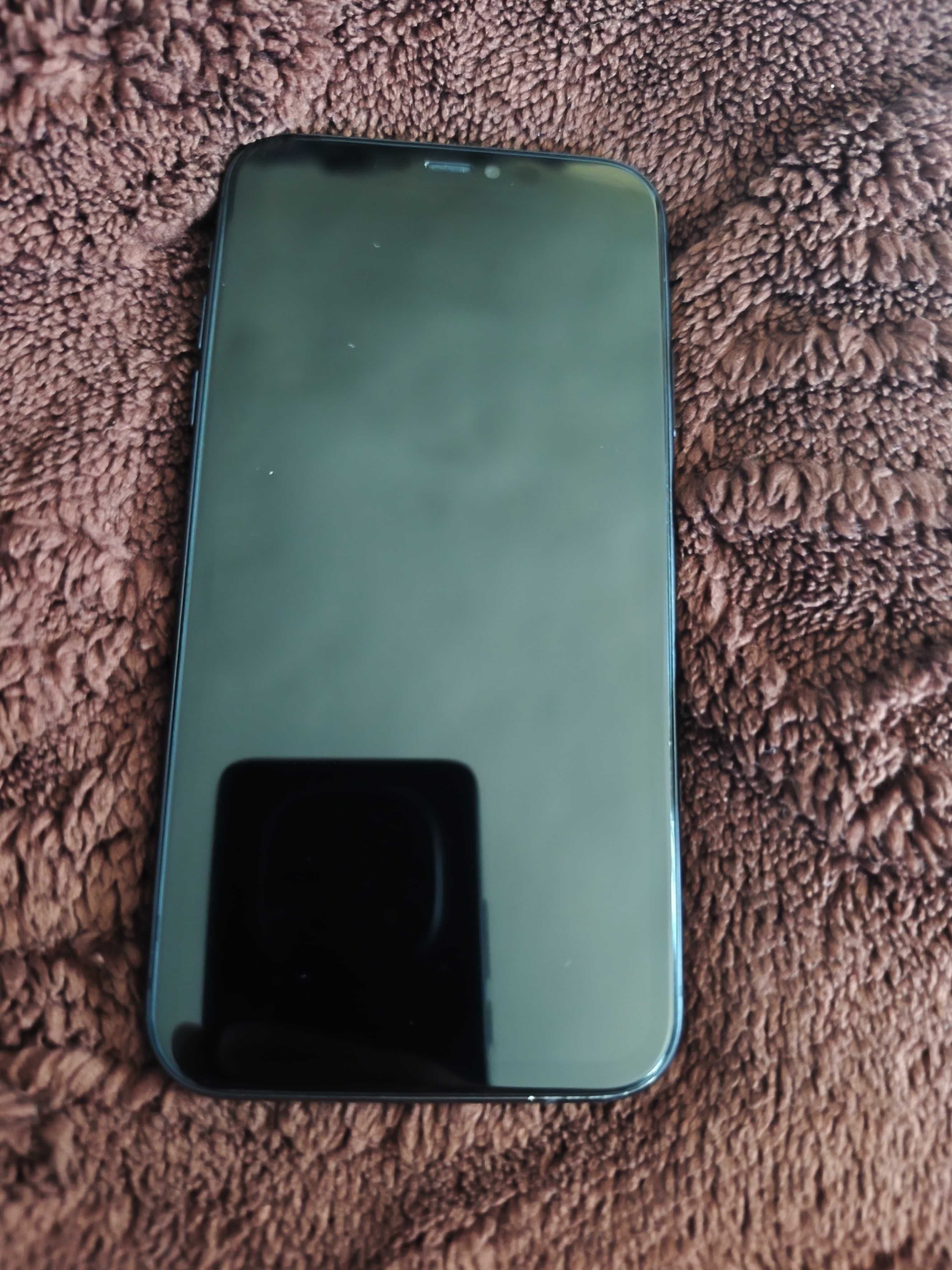 Vând iPhone 11, placa de baza defectă