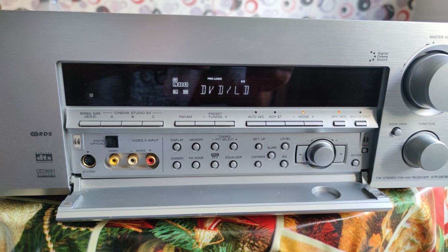 Мощен и масивен усилвател Sony FM STEREO/FM-AM RECEIVER STR-DB780