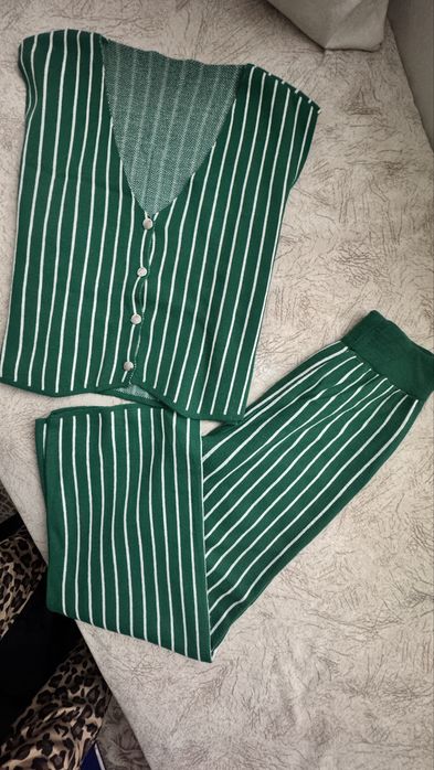 Дамски комплект от машинно плетиво размер М-Л