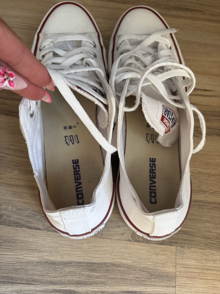 Оригинални бели кецове кецове Converse ! 45 н