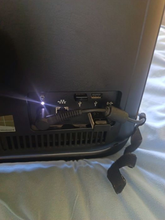 Calculator HP Desktop AMD E1‑1200 + 6 GB RAM + Monitor 19″ + Tastatura