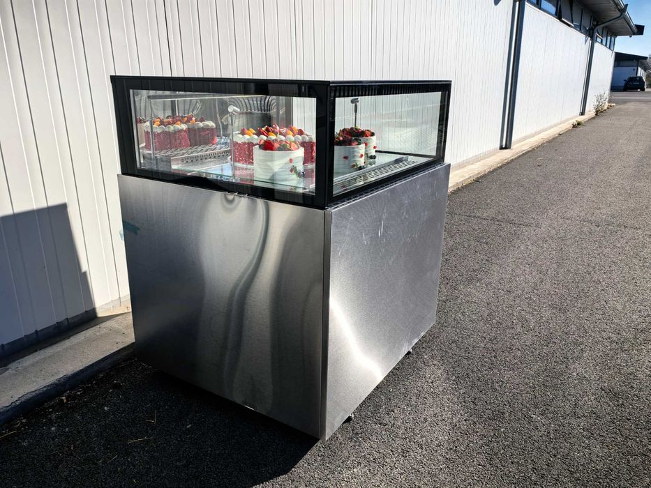 Хладилна витрина 270 литра, CM-900B