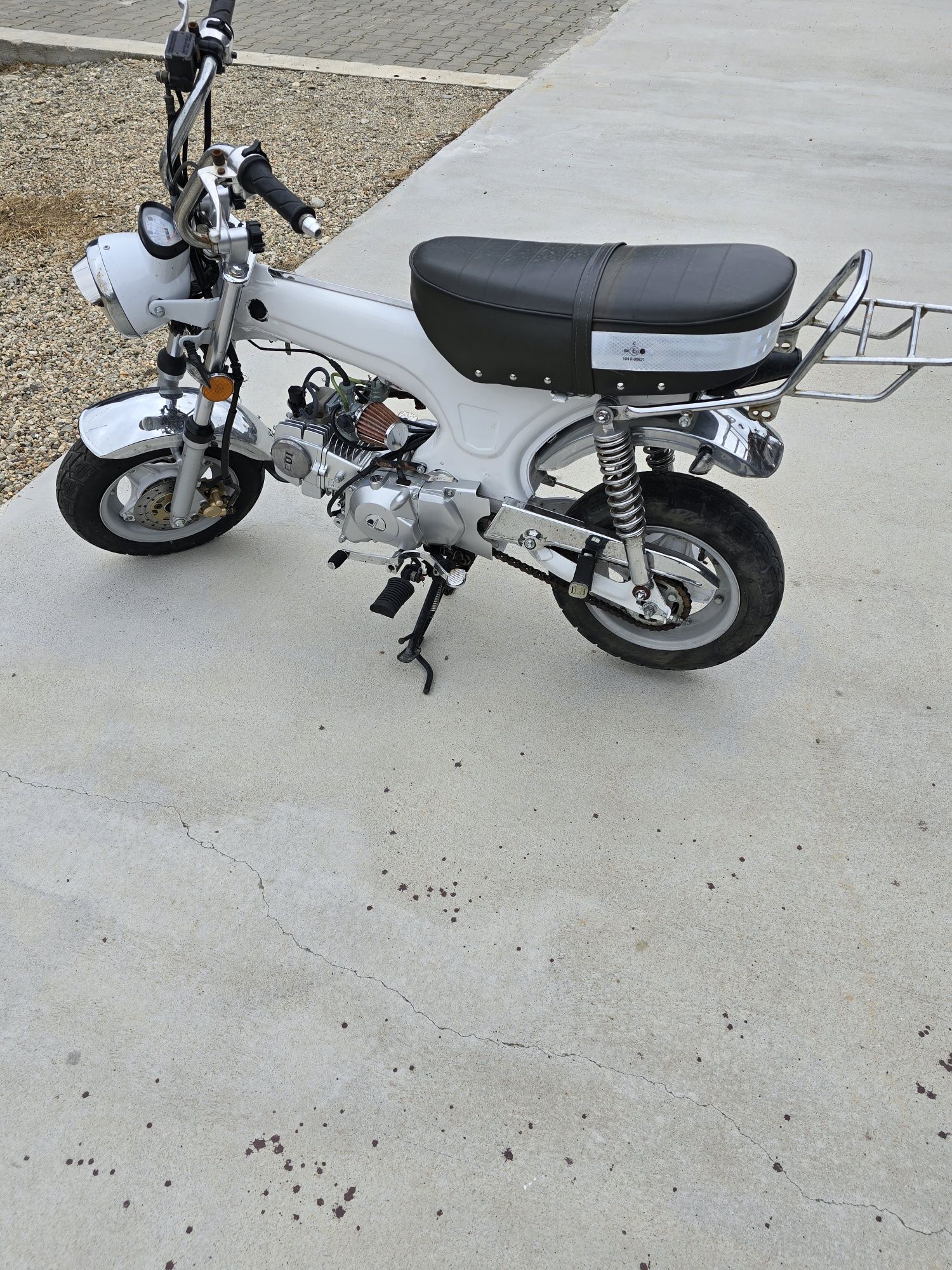 Motocicleta Honda Dax