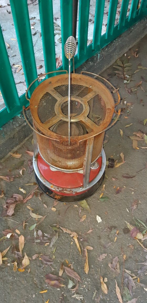 Lampa model vechi pe combustibil