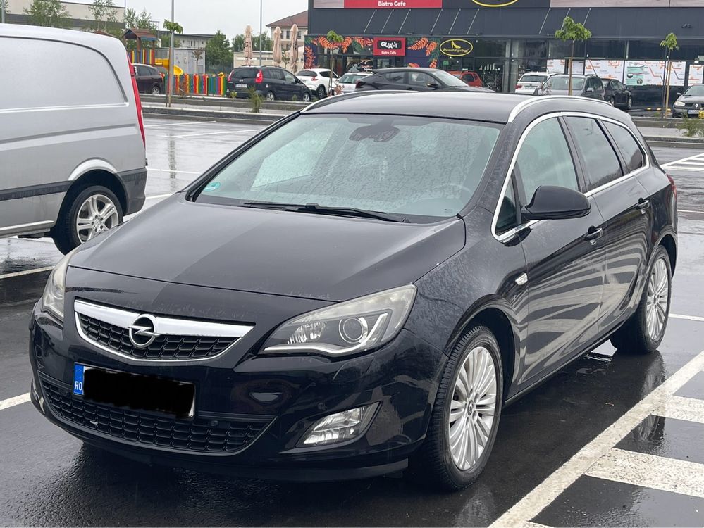 Opel Astra J 2011