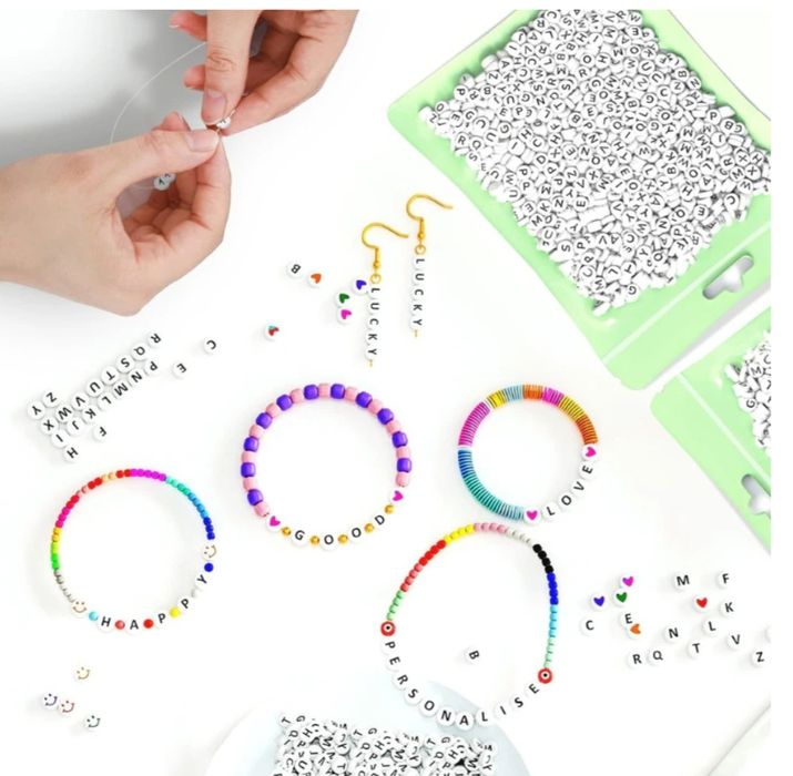 Margele albe rotunde cu litere negre, 800 buc, alfabet A-Z