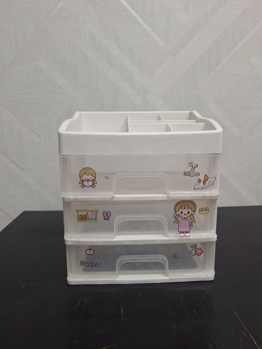 Шкатулка под косметику.