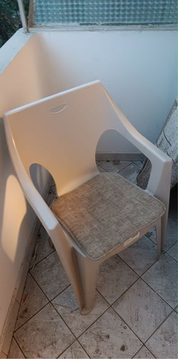 Трапезна маса със столове