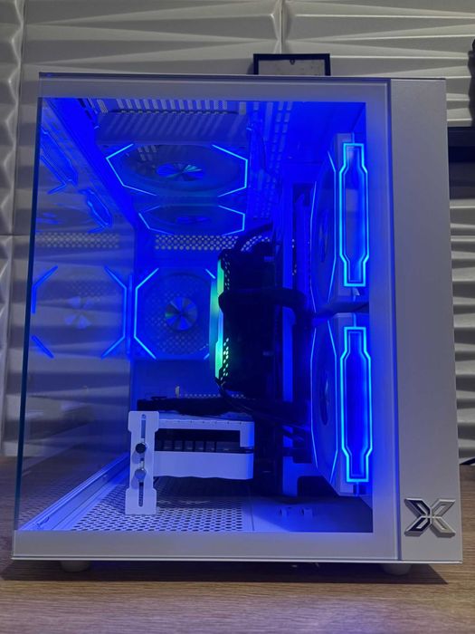 Бял геймърски компютър Ryzen 5600, RTX3060, 16 ram, 512 ssd, 1TB, 650W