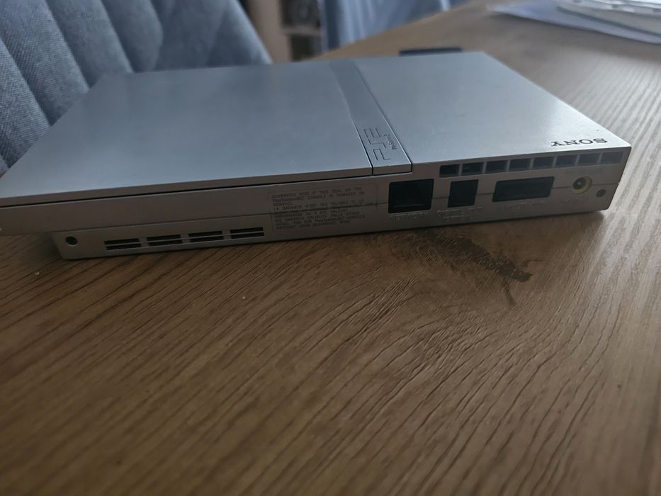 PlayStation 2 SLIM Argintiu Modat  + 2 Controlere