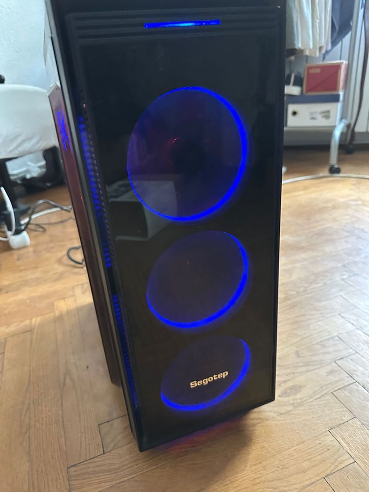PC gaming; Ryzen 7, 16Gb RAM, RX570