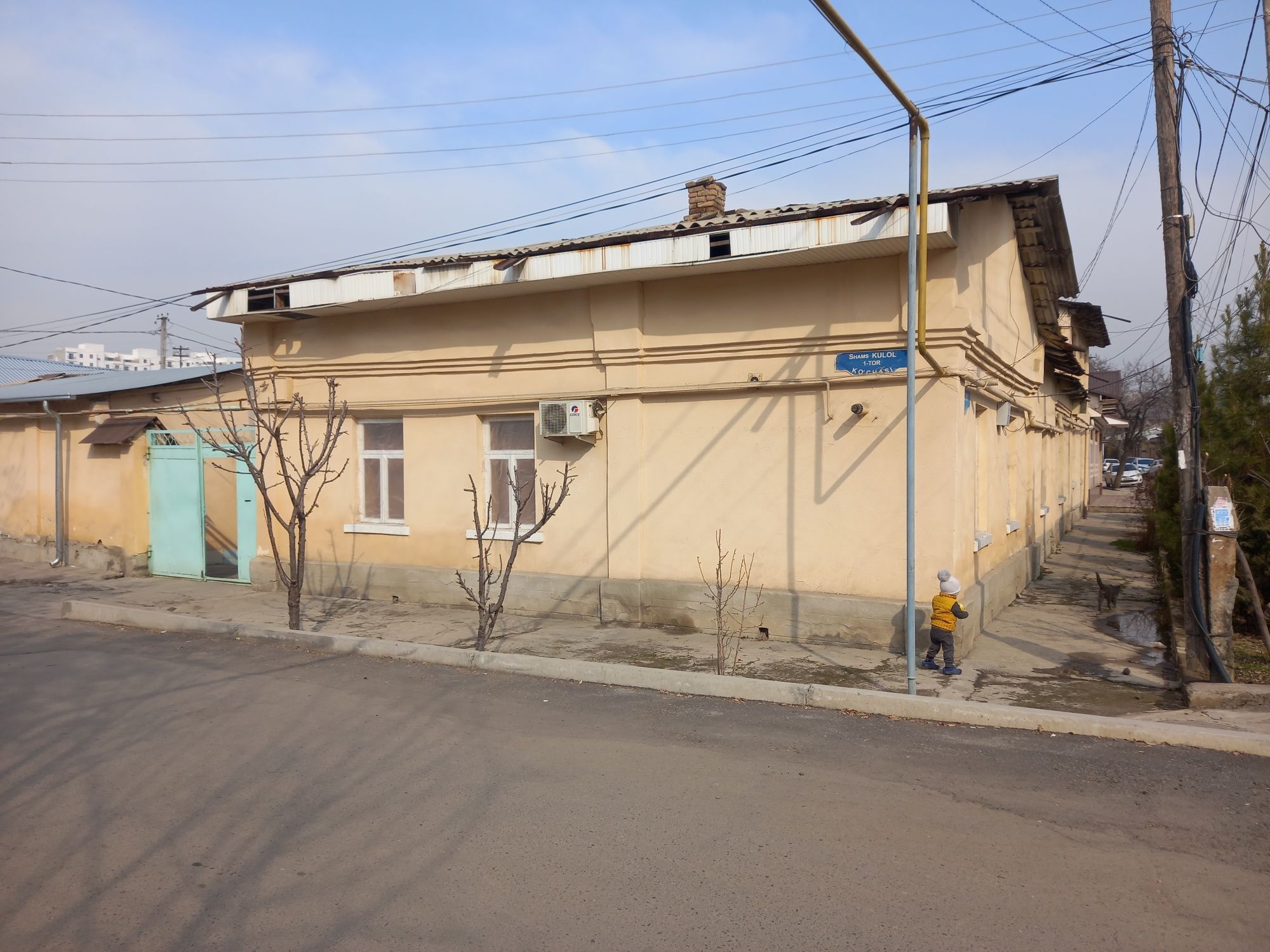 Продаётся дом в цене земли элитном махалле Яккасарай