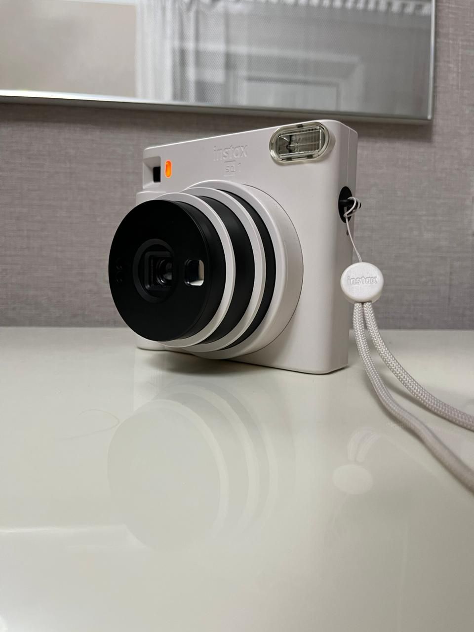 Продам моментальную камеру Instax Square 1