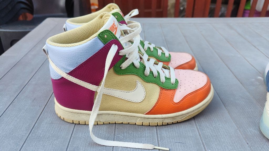 Vând Nike Dunk High multicolor, marime 39