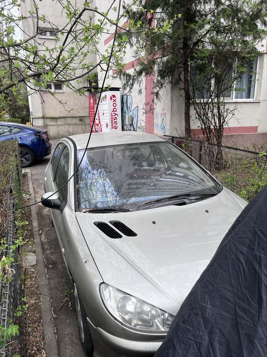 Se dezmembreaza Peugeot 206 1.4 hdi