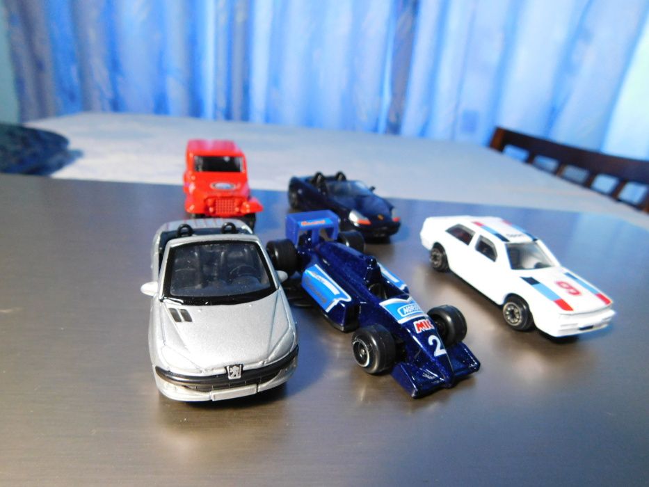 Diverse masinute fier Maisto , Welly BMW Mercedes Porsche, Jeep lot1