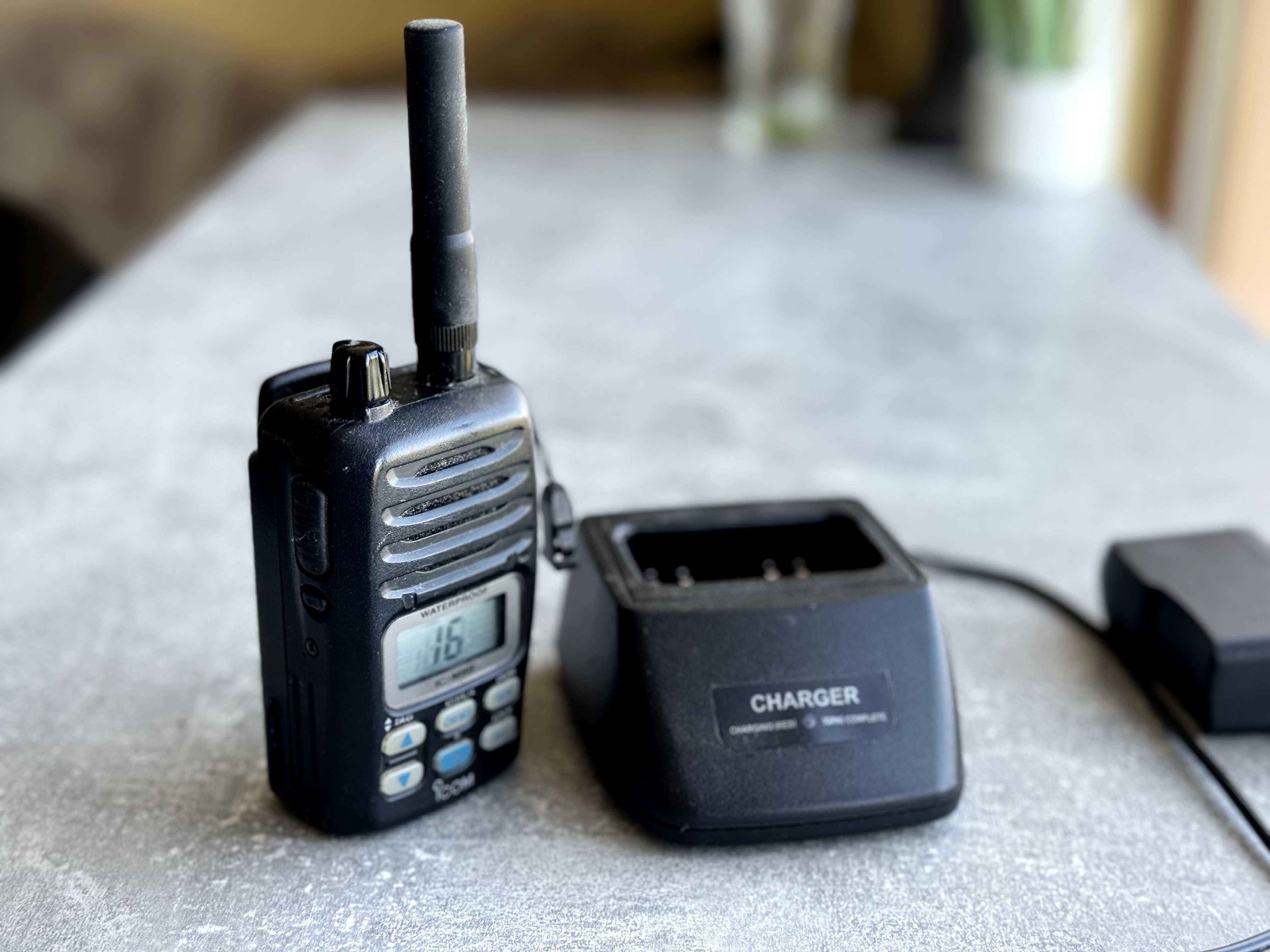 Морска / Речна преносима УКВ VHF радиостанция ICOM IC-M88