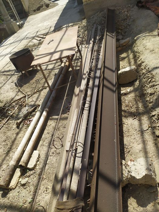 Temir sandiq sotiladi,seyf sifatida ishlatish mumkin