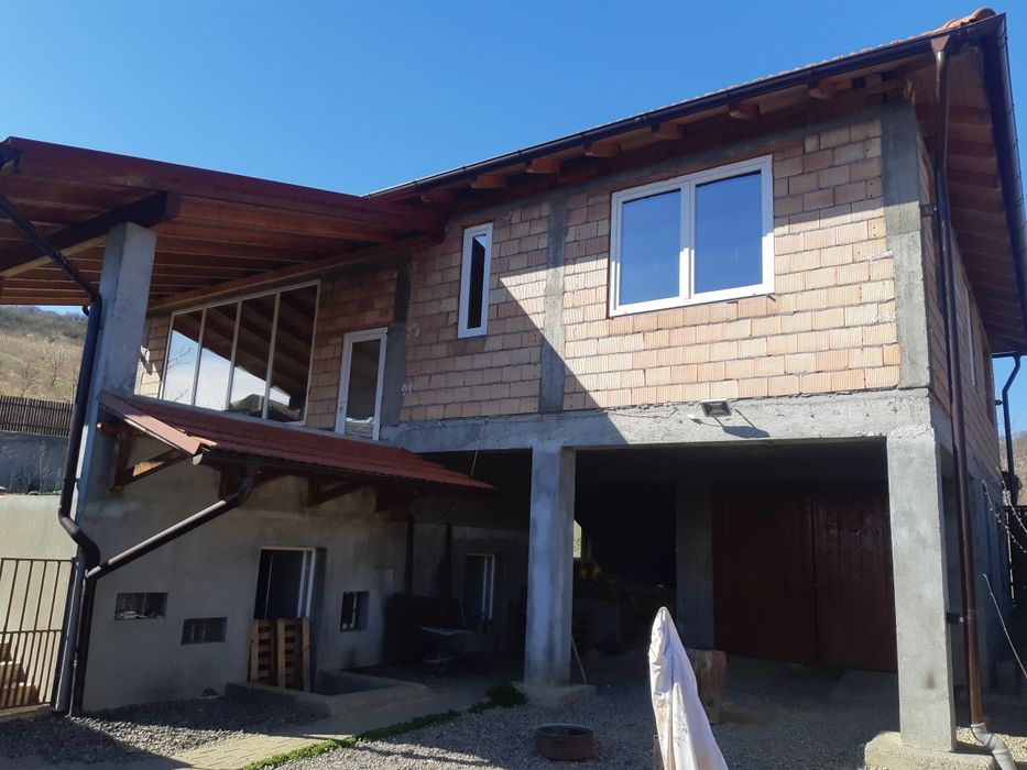Casa la rosu de vânzare sau schimb cu apartament în Tg Mureș
