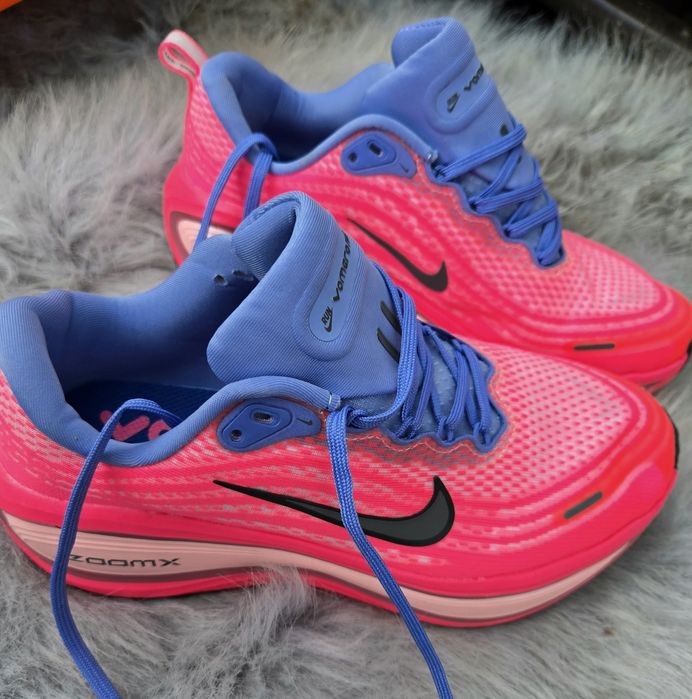 Nike Vomero 18 plus оригинални дамски сникърси нови 39 номер
