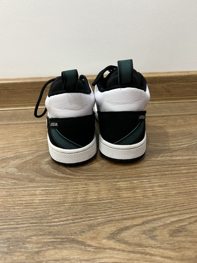 Adidasi sport Jordan albi