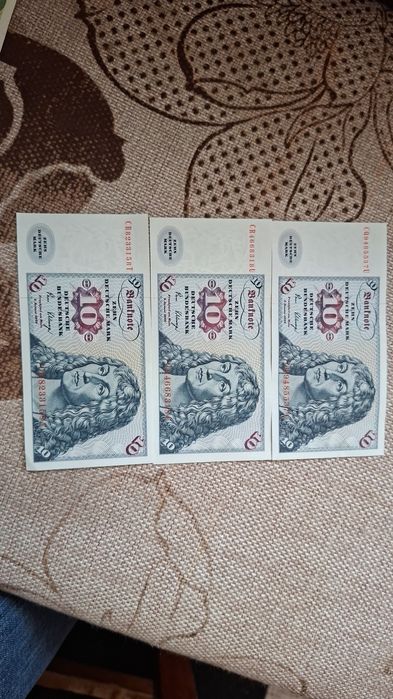 Vând 240 de marci in stare foarte bună.