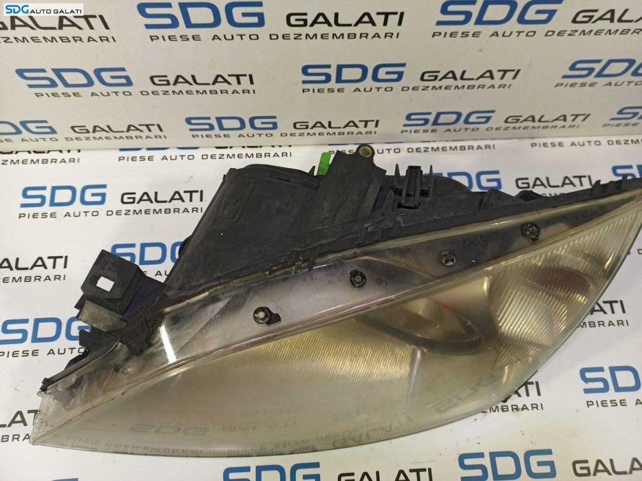 Far Stanga EUROPA FARA Xenon cu Ghidaje Rupte Ford Mondeo 3 MK3 2000 - 2007 Cod 0301174201 1S71-13006-AK [L1592]